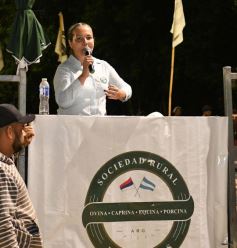 Foto de la galería: Productores, familias y amigos disfrutaron del Remate Nocturno en Dos de Mayo