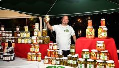 Foto de la galería: Productores, familias y amigos disfrutaron del Remate Nocturno en Dos de Mayo