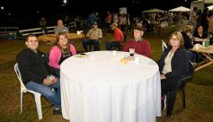 Foto de la galería: Productores, familias y amigos disfrutaron del Remate Nocturno en Dos de Mayo