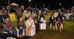 Foto de la galería: Productores, familias y amigos disfrutaron del Remate Nocturno en Dos de Mayo