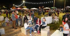 Foto de la galería: Productores, familias y amigos disfrutaron del Remate Nocturno en Dos de Mayo