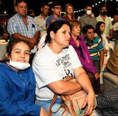 Foto de la galería: Productores, familias y amigos disfrutaron del Remate Nocturno en Dos de Mayo