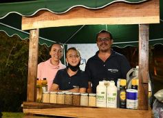 Foto de la galería: Productores, familias y amigos disfrutaron del Remate Nocturno en Dos de Mayo