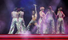 Foto de la galería: Fanáticos deliraron en la espectacular presentación de Tini en Posadas