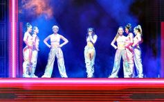 Foto de la galería: Fanáticos deliraron en la espectacular presentación de Tini en Posadas