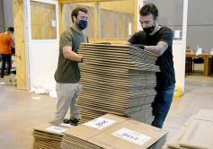 Foto de la galería: Se puso en marcha la distribución de urnas para las elecciones legislativas 2021