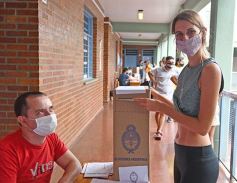Foto de la galería: Acompañamiento y compromiso ciudadano en los comicios legislativos en Posadas