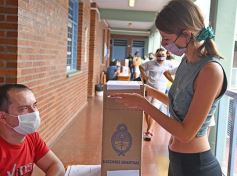 Foto de la galería: Acompañamiento y compromiso ciudadano en los comicios legislativos en Posadas