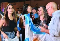 Foto de la galería: Triunfo electoral y celebración compartida en la Casa Radical de Posadas