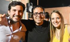 Sixto Fotografías. Sociedad. Elecciones - Triunfo electoral y celebración compartida en la Casa Radical de Posadas