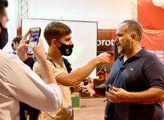 Foto de la galería: Guaraní presentó su plantel y la nueva camiseta para el Torneo Regional