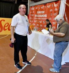 Foto de la galería: Guaraní presentó su plantel y la nueva camiseta para el Torneo Regional