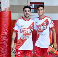Foto de la galería: Guaraní presentó su plantel y la nueva camiseta para el Torneo Regional