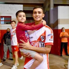 Foto de la galería: Guaraní presentó su plantel y la nueva camiseta para el Torneo Regional