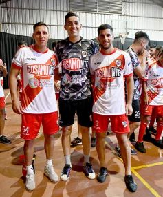 Foto de la galería: Guaraní presentó su plantel y la nueva camiseta para el Torneo Regional