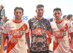 Foto de la galería: Guaraní presentó su plantel y la nueva camiseta para el Torneo Regional