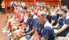 Foto de la galería: Guaraní presentó su plantel y la nueva camiseta para el Torneo Regional