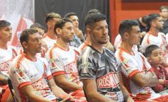 Foto de la galería: Guaraní presentó su plantel y la nueva camiseta para el Torneo Regional