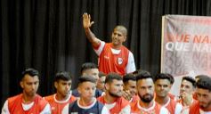 Foto de la galería: Guaraní presentó su plantel y la nueva camiseta para el Torneo Regional