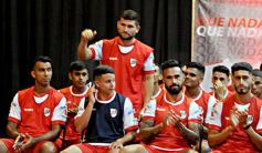 Foto de la galería: Guaraní presentó su plantel y la nueva camiseta para el Torneo Regional