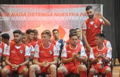 Foto de la galería: Guaraní presentó su plantel y la nueva camiseta para el Torneo Regional