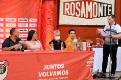 Foto de la galería: Guaraní presentó su plantel y la nueva camiseta para el Torneo Regional