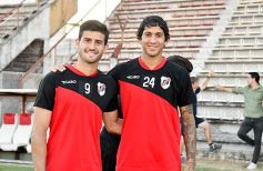 Foto de la galería: Guaraní presentó su plantel y la nueva camiseta para el Torneo Regional