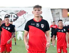 Foto de la galería: Guaraní presentó su plantel y la nueva camiseta para el Torneo Regional