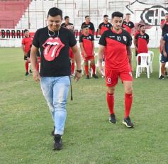 Foto de la galería: Guaraní presentó su plantel y la nueva camiseta para el Torneo Regional