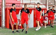 Foto de la galería: Guaraní presentó su plantel y la nueva camiseta para el Torneo Regional