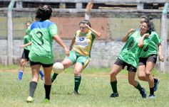 Foto de la galería: El Torneo de Fútbol Femenino del Instituto Saavedra y el Club Guacurarí se prepara para la final
