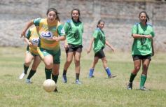 Foto de la galería: El Torneo de Fútbol Femenino del Instituto Saavedra y el Club Guacurarí se prepara para la final