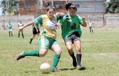 Foto de la galería: El Torneo de Fútbol Femenino del Instituto Saavedra y el Club Guacurarí se prepara para la final