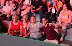 Foto de la galería: Celebración, tradición y reencuentro en la primera noche del Festival del Litoral en Posadas