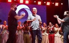 Foto de la galería: Celebración, tradición y reencuentro en la primera noche del Festival del Litoral en Posadas