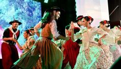 Foto de la galería: Celebración, tradición y reencuentro en la primera noche del Festival del Litoral en Posadas