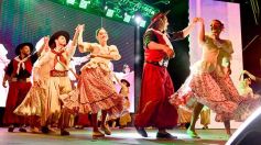 Foto de la galería: Celebración, tradición y reencuentro en la primera noche del Festival del Litoral en Posadas
