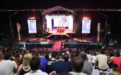 Foto de la galería: Celebración, tradición y reencuentro en la primera noche del Festival del Litoral en Posadas