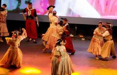 Foto de la galería: Celebración, tradición y reencuentro en la primera noche del Festival del Litoral en Posadas