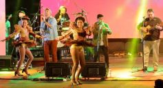 Foto de la galería: Celebración, tradición y reencuentro en la primera noche del Festival del Litoral en Posadas