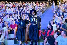 Foto de la galería: Celebración, tradición y reencuentro en la primera noche del Festival del Litoral en Posadas