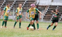 Foto de la galería: Final y premiación en el Torneo de Fútbol Femenino del Instituto Saavedra y el Club Guacurarí de Posadas