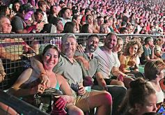 Foto de la galería: Folclore, baile y grandes artistas en el cierre del Festival del Litoral en Posadas