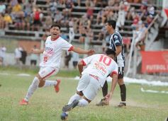 Foto de la galería: Huracán campeón del Torneo Clasificatorio de la Liga Posadeña