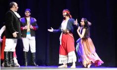 Sixto Fotografías. Sociedad. Centro del Conocimiento - Posadas cantó a la Patria en la vigilia del 25 de mayo