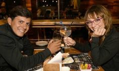 Sixto Fotografías. Sociedad. Varios - Noche de viernes en Holy Posadas