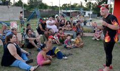 Foto de la galería: Teatro popular y diversión en el Festival Itinerante "Fauna Roja" en Posadas