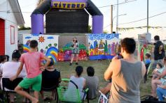 Foto de la galería: Teatro popular y diversión en el Festival Itinerante "Fauna Roja" en Posadas