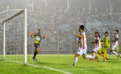 Foto de la galería: La Franja se trajo un empate de Formosa y define la final en casa