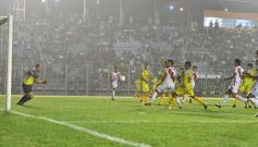 Foto de la galería: La Franja se trajo un empate de Formosa y define la final en casa